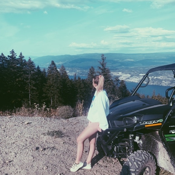 Meet your Posher, Jessica - Picture 1 of 1